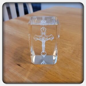 3D Laser Etched Crystal Paperweight Of Jesus On Cross